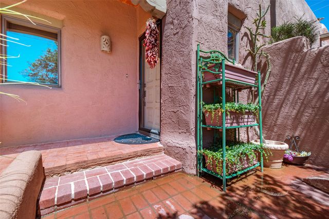 609 Vista de la Ciudad, Santa Fe, NM 87501