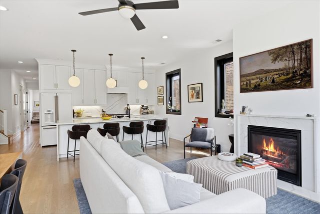 2122 W Crystal Street 3E, Chicago, IL 60622