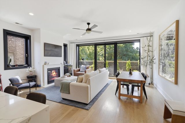 2122 W Crystal Street 3E, Chicago, IL 60622