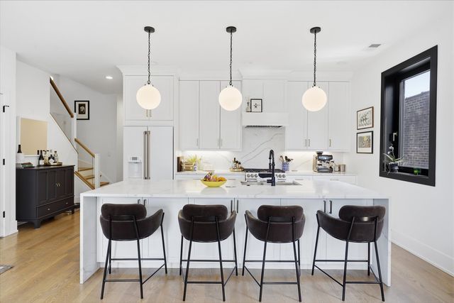 2122 W Crystal Street 3E, Chicago, IL 60622