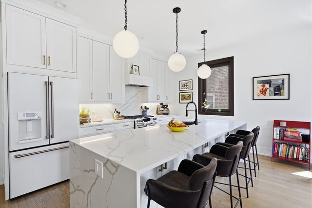2122 W Crystal Street 3E, Chicago, IL 60622
