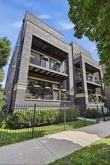 2122 W Crystal Street 3E, Chicago, IL 60622