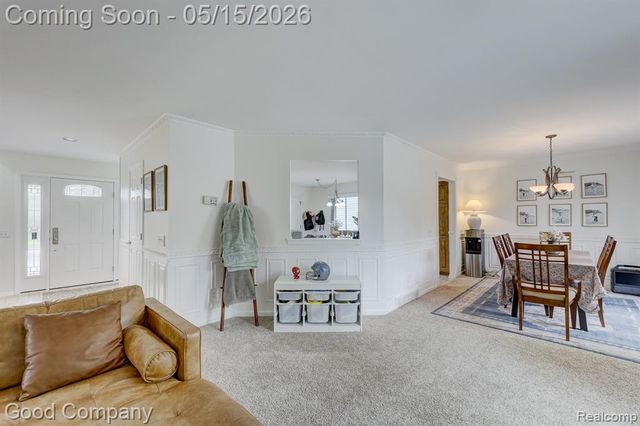 2370 Lansbury Drive, Waterford, MI 48329