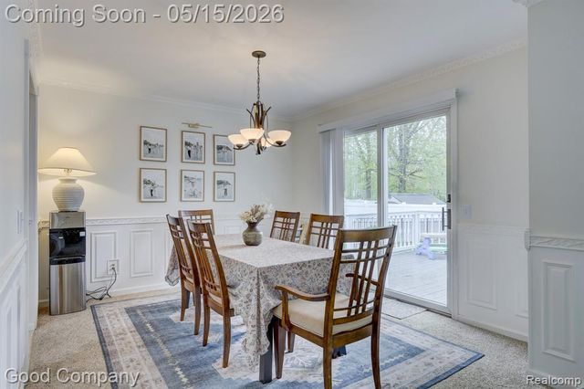 2370 Lansbury Drive, Waterford, MI 48329