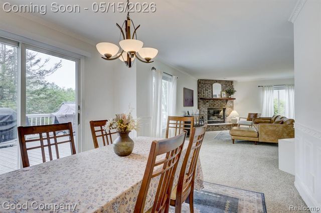 2370 Lansbury Drive, Waterford, MI 48329