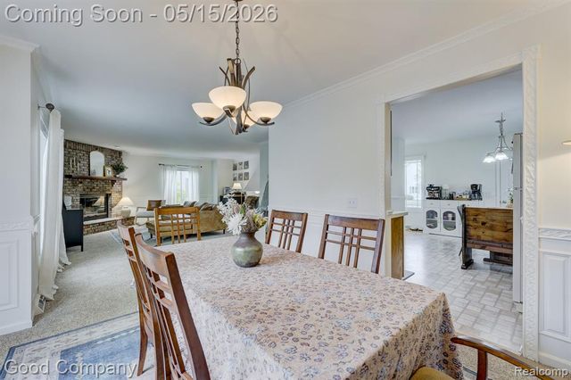2370 Lansbury Drive, Waterford, MI 48329