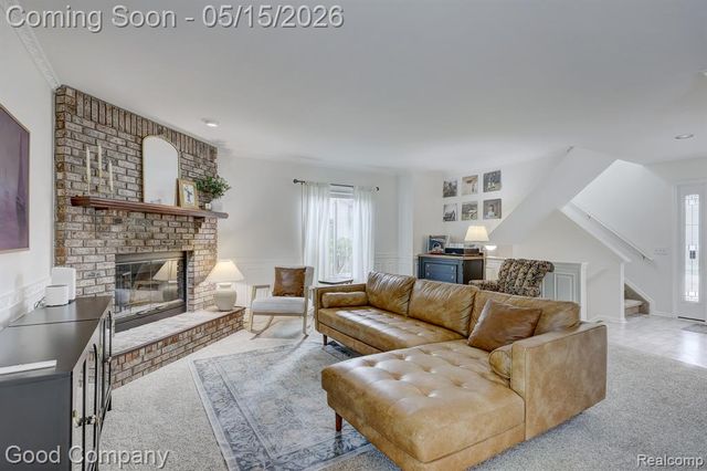 2370 Lansbury Drive, Waterford, MI 48329
