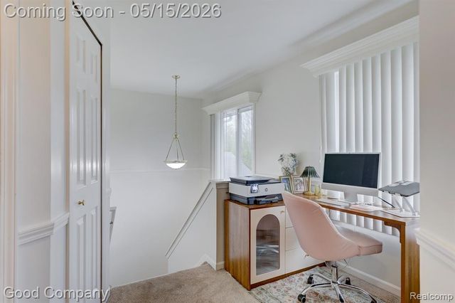 2370 Lansbury Drive, Waterford, MI 48329