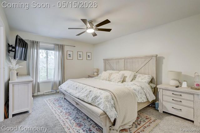 2370 Lansbury Drive, Waterford, MI 48329