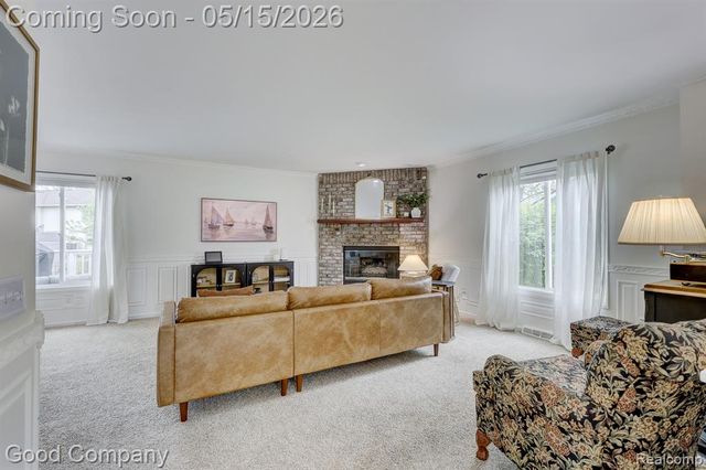 2370 Lansbury Drive, Waterford, MI 48329