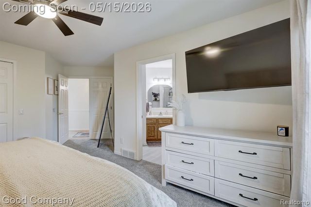 2370 Lansbury Drive, Waterford, MI 48329