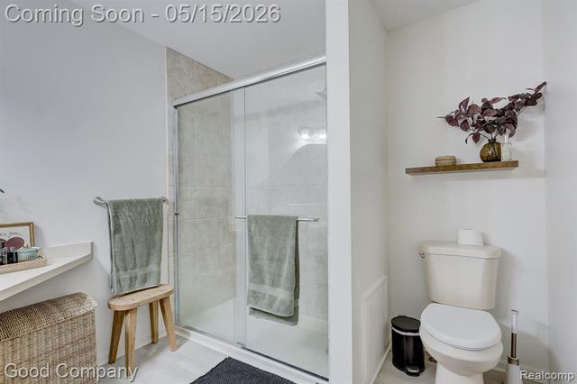 2370 Lansbury Drive, Waterford, MI 48329