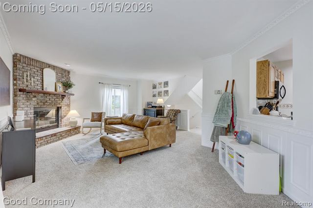 2370 Lansbury Drive, Waterford, MI 48329