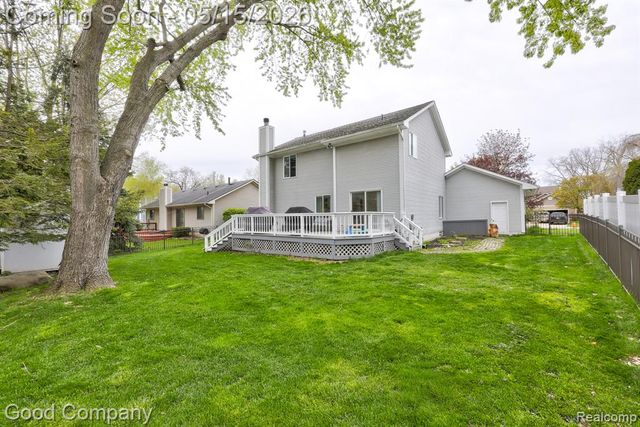 2370 Lansbury Drive, Waterford, MI 48329