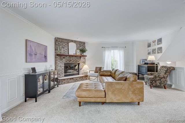 2370 Lansbury Drive, Waterford, MI 48329