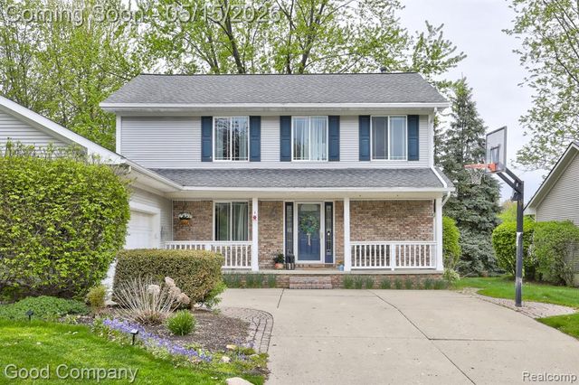 2370 Lansbury Drive, Waterford, MI 48329