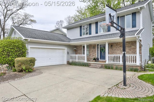 2370 Lansbury Drive, Waterford, MI 48329