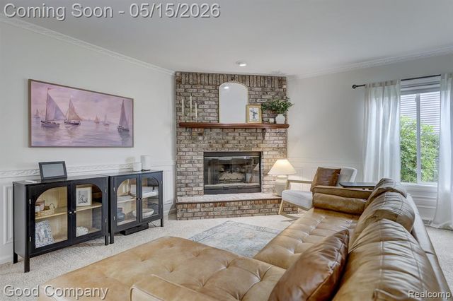 2370 Lansbury Drive, Waterford, MI 48329