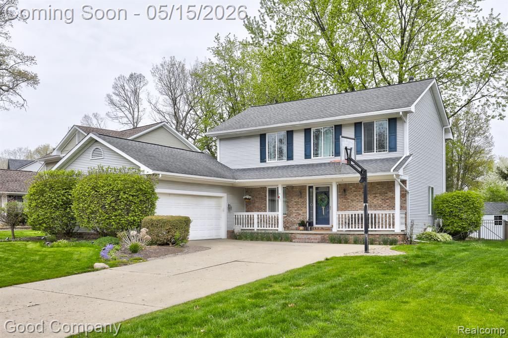 2370 Lansbury Drive, Waterford, MI 48329