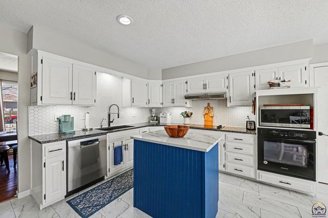 2633 SW Westport DR, Topeka, KS 66614