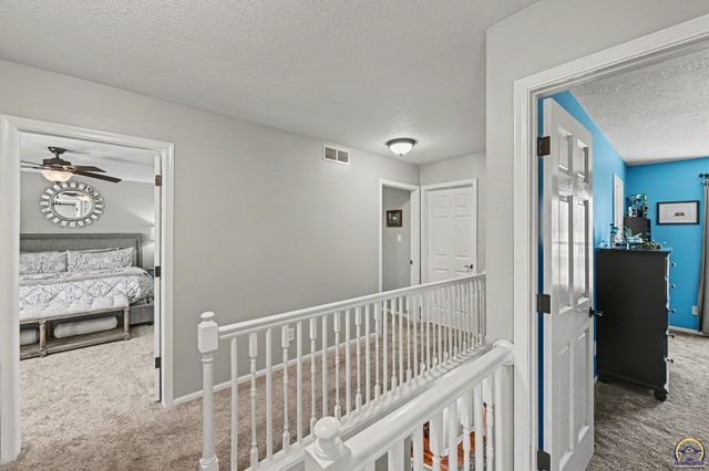 2633 SW Westport DR, Topeka, KS 66614