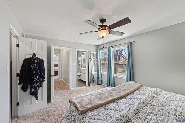 2633 SW Westport DR, Topeka, KS 66614