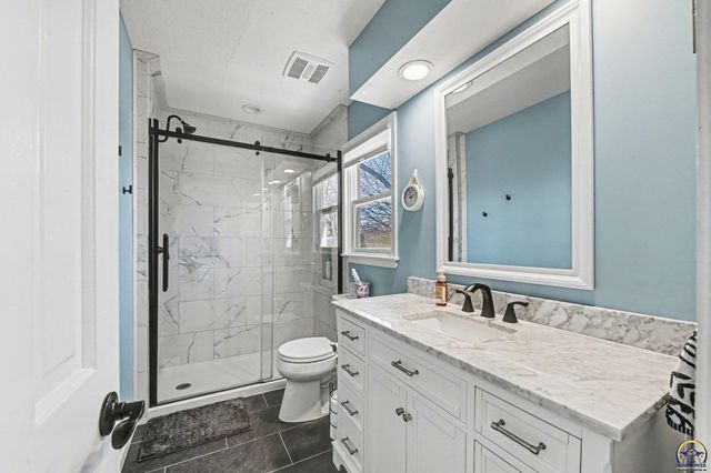 2633 SW Westport DR, Topeka, KS 66614