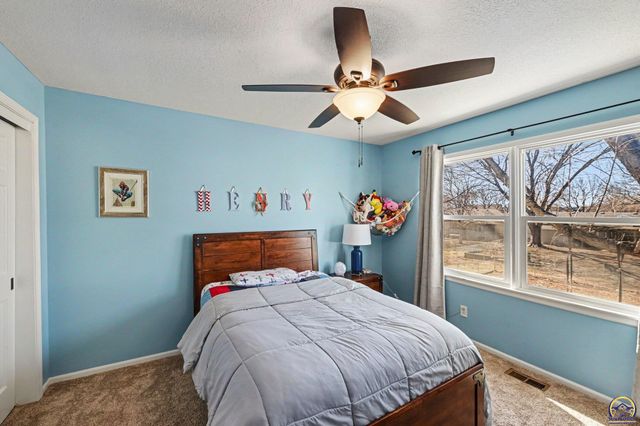 2633 SW Westport DR, Topeka, KS 66614