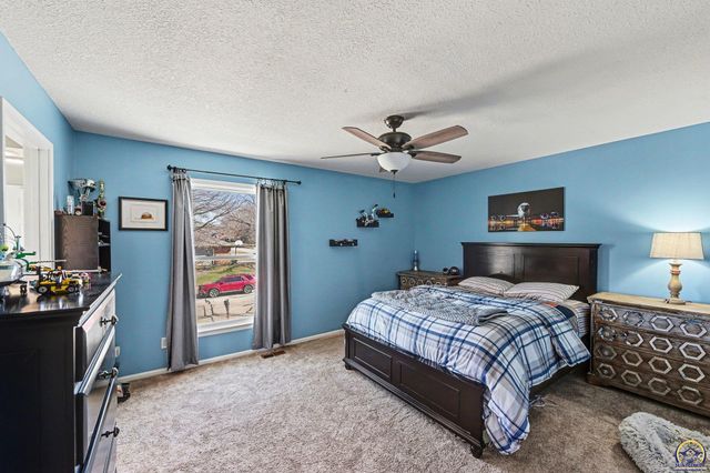 2633 SW Westport DR, Topeka, KS 66614