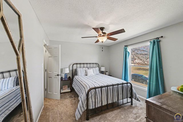 2633 SW Westport DR, Topeka, KS 66614