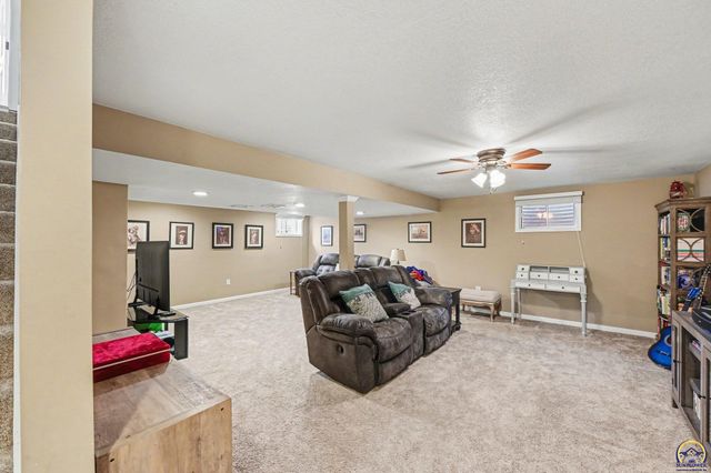 2633 SW Westport DR, Topeka, KS 66614