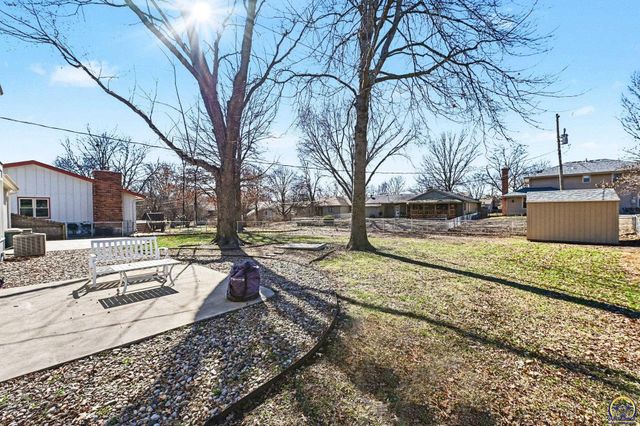 2633 SW Westport DR, Topeka, KS 66614