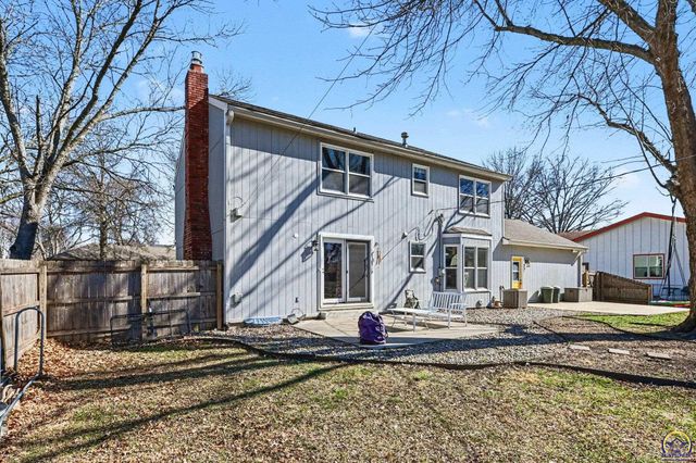 2633 SW Westport DR, Topeka, KS 66614