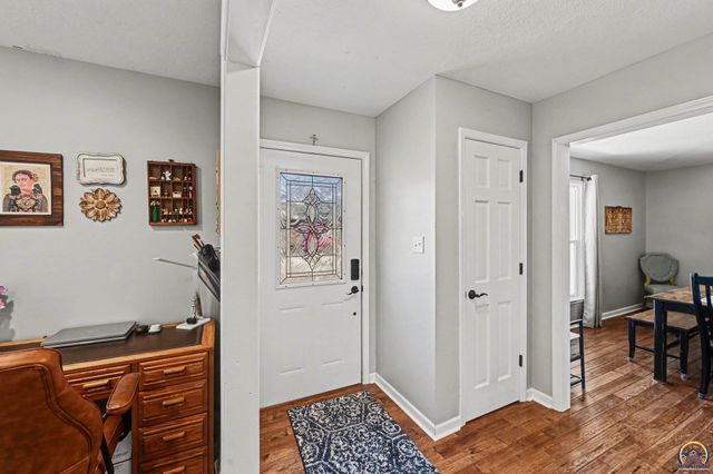 2633 SW Westport DR, Topeka, KS 66614