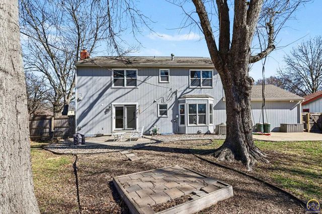 2633 SW Westport DR, Topeka, KS 66614