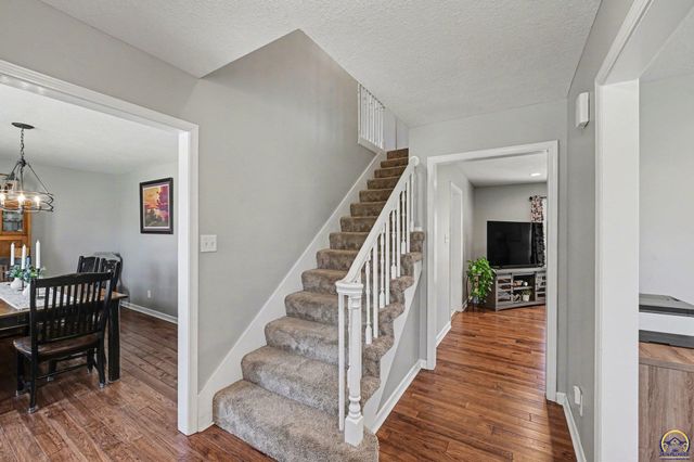 2633 SW Westport DR, Topeka, KS 66614