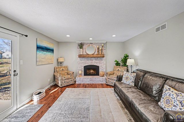 2633 SW Westport DR, Topeka, KS 66614