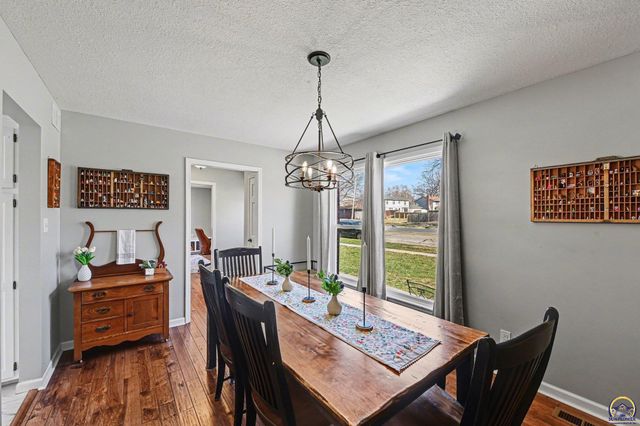 2633 SW Westport DR, Topeka, KS 66614