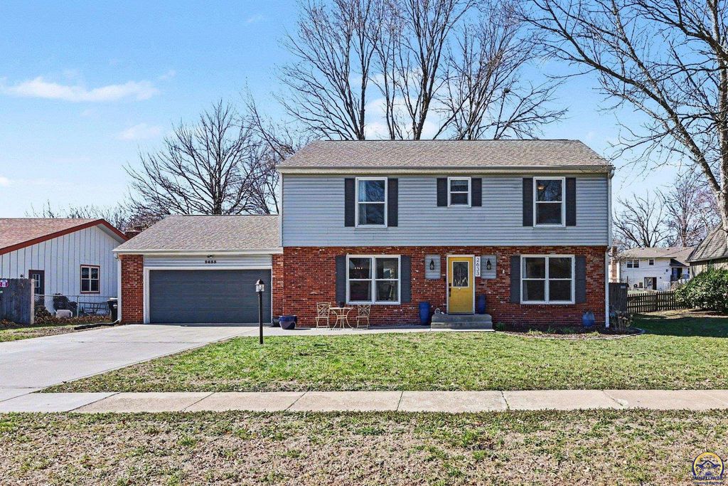 2633 SW Westport DR, Topeka, KS 66614