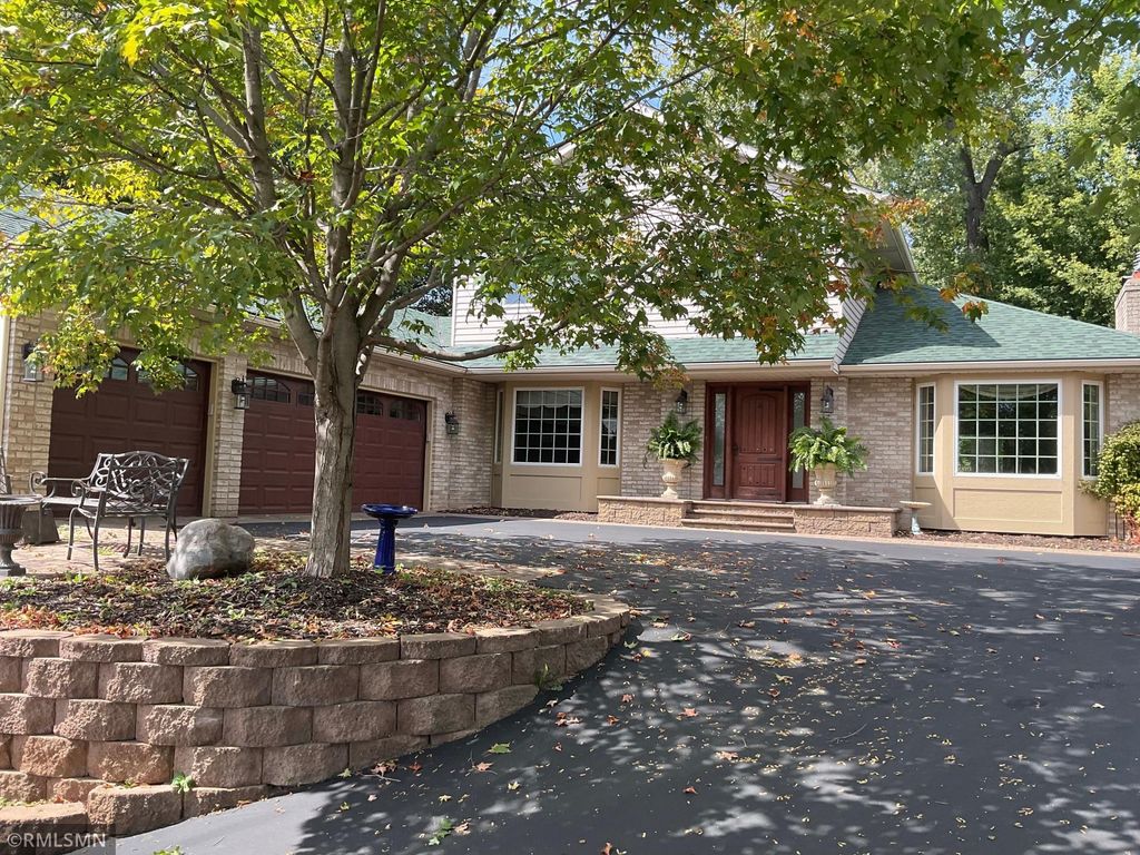 2139 14th Avenue E, North Saint Paul, MN 55109 — exterior