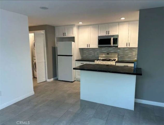6527 Tampa Avenue, Reseda, CA 91335
