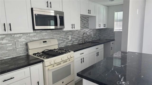 6527 Tampa Avenue, Reseda, CA 91335