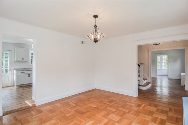 19 Stoneleigh Rd, Watertown, MA 02472