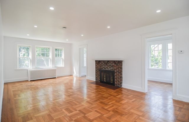 19 Stoneleigh Rd, Watertown, MA 02472