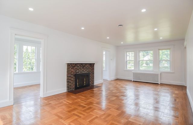 19 Stoneleigh Rd, Watertown, MA 02472