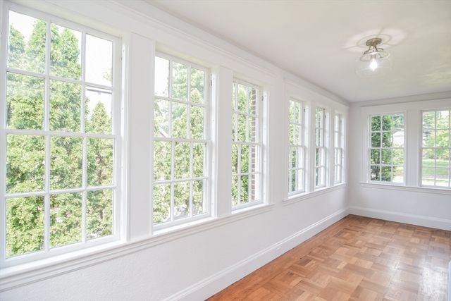 19 Stoneleigh Rd, Watertown, MA 02472