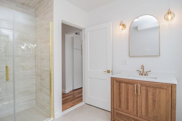 19 Stoneleigh Rd, Watertown, MA 02472