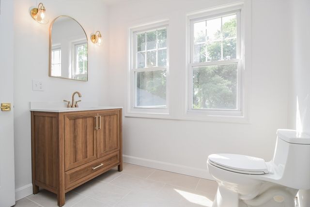 19 Stoneleigh Rd, Watertown, MA 02472