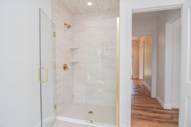 19 Stoneleigh Rd, Watertown, MA 02472