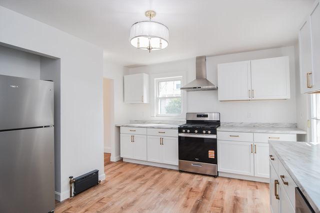 19 Stoneleigh Rd, Watertown, MA 02472